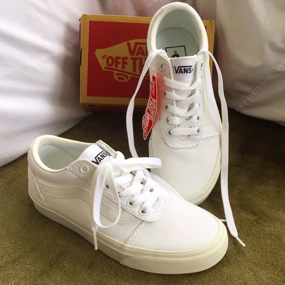 Vans Shoes - 🌟Vans Women’s White Ward Canvas Sneakers